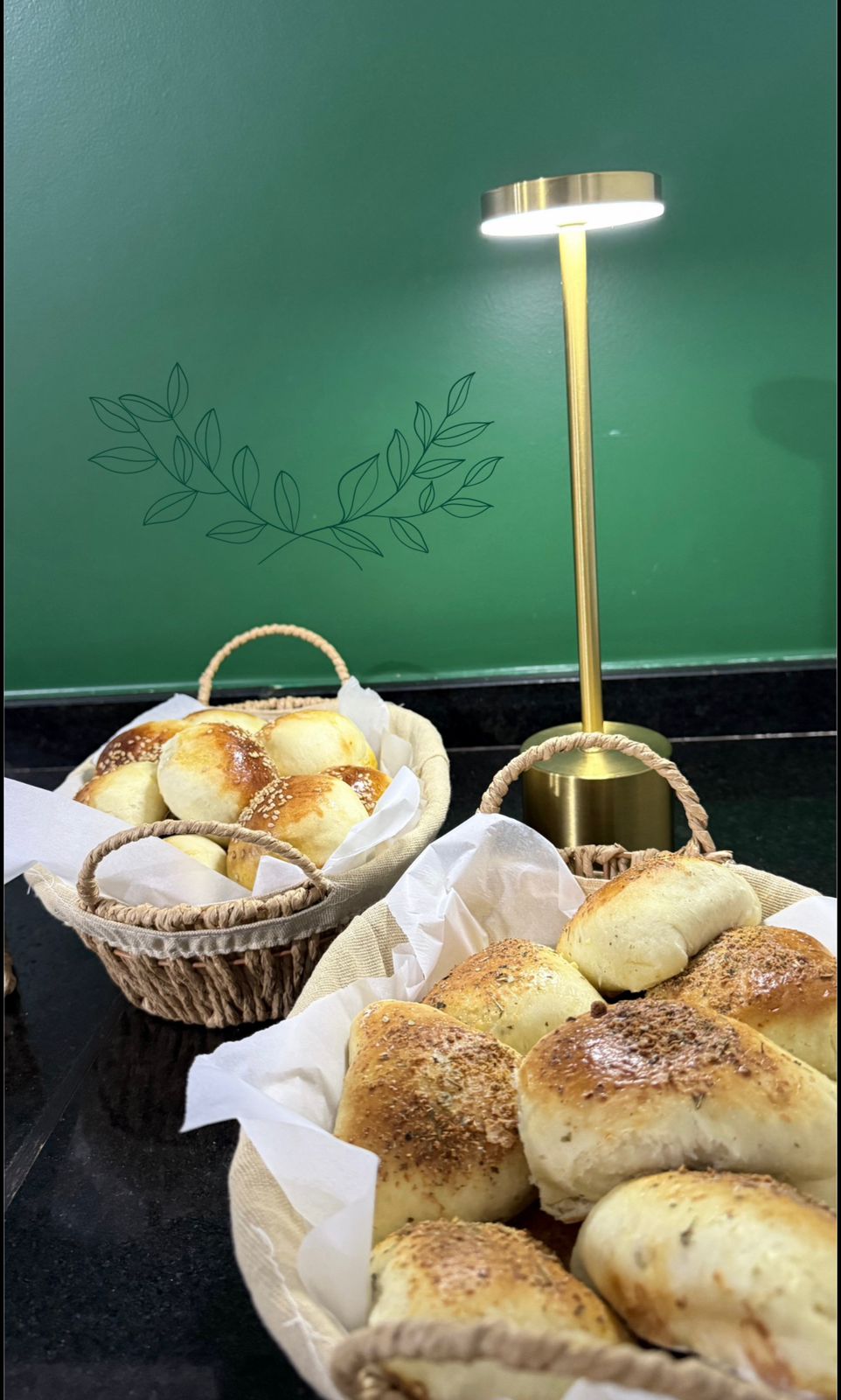 Pães e cestas no café da manhã